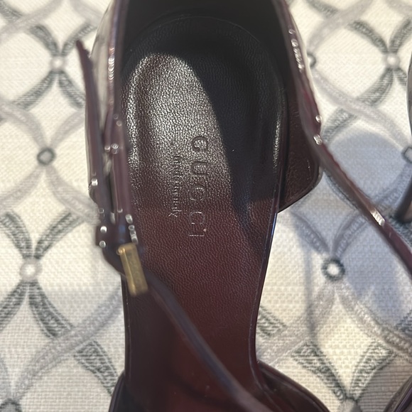 Gucci T-Strap patent leather burgundy high heels - Picture 5 of 9